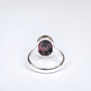 Bague artisanale en argent sterling avec rhodonite ovale, pierre précieuse naturelle, bijou minimaliste pour femme, à porter au quotidien - Product Image 6