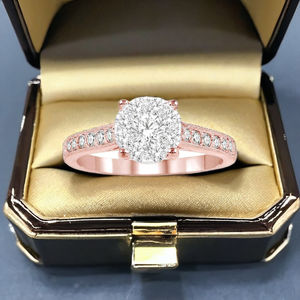 Bague d'Anniversaire Tendance de Luxe pour Femme en Or 10K Plaqué Rhodium avec Diamant de Laboratoire Solitaire Sertie en Griffes et Halo - Product Image 3