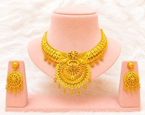 ชุดเครื่องประดับทองชุบ 24K สำหรับผู้หญิงจาก MOLL JEWELLERS สร้อยคอและต่างหูสไตล์ชาติพันธุ์ ดีไซน์ลายดอกไม้ประดับเพชรซิร์คอน เหมาะสำหรับงานแต่งงาน ทันสมัย - Product Image 1