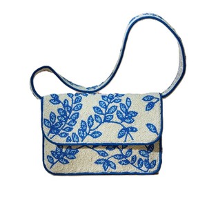 Sac bandoulière tendance avec broderie main et perles, fermeture magnétique – Accessoire de mode festif pour boutique - Product Image 5
