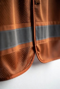 Gilet de sécurité réfléchissant marron avec panneaux en maille et plusieurs poches pour les travaux de construction et de circulation - Product Image 5