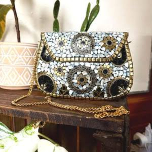 Elegante bolso de mano de latón Premium con diseño Sunburst y correa de cadena Monedero de fiesta hecho a mano para mujer Look de noche - Product Image 5