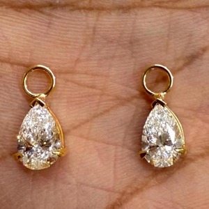 ต่างหูทองคำแท้ 14K รูปทรงหยดน้ำ ประดับเพชรแล็บโกรว์ IGI Certified น้ำหนัก 2 กะรัต ตัวเรือนแบบหนามเตย ดีไซน์เรียบหรู เหมาะสำหรับงานปาร์ตี้ หรือเป็นของขวัญสุดหรู - Product Image 1