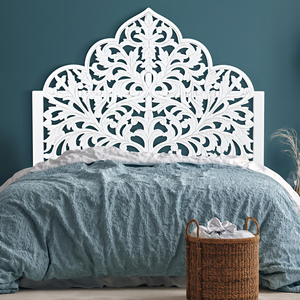 Cabecero de Cama King Size de Madera Tallada a Mano, Diseño Árabe Pintado en Blanco, Decoración Boho para Cama - Product Image 1
