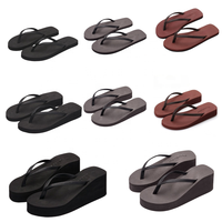 Tongs en gros Options de talon moyen et haut Conception antidérapante Couples tongs pour Wading Beach