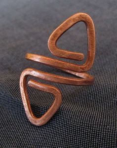 Bague en cuivre faite à la main au style épuré, idéale pour la mode décontractée et les accessoires quotidiens - Product Image 6