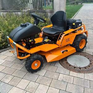 Livraison rapide : Tracteur de jardin d'occasion 900 Enduro 2WD avec moteur robuste et bac à herbe de grande capacité en promotion - Product Image 4