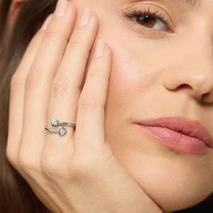 Anillo Abierto con Bisel de Diamantes Cultivados en Laboratorio para Mujer en Oro de 10K, 14K, 18K, Plata de Ley 925, 935, Anillo de Diamantes con Doble Corazón - Product Image 2