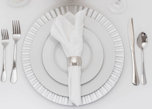 Assiette de présentation en métal cannelé argenté moderne exclusive, vente en gros pour la décoration de table de mariage, banquets et événements festifs - Product Image 2