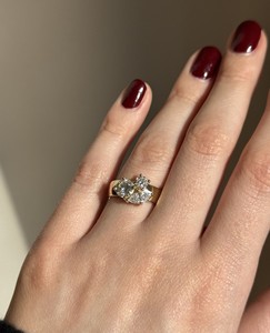Bague de fiançailles demi-ronde à trois pierres avec 2 diamants de laboratoire ronds et marquise, 2 TCW - Product Image 5