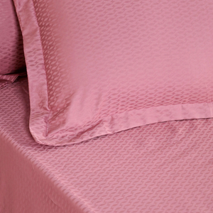 ผ้าปูที่นอนสีชมพูอ่อน นุ่มสบาย หรูหรา สวยงาม พรีเมียม - Product Image 3