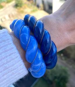Bracelet jonc en résine brillante de luxe pour femmes, bijoux de créateur modernes pour les détaillants et importateurs de boutiques - Product Image 1
