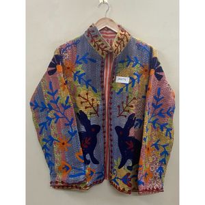 Veste brodée kantha 100% coton faite à la main pour femmes, modèle unique, manches longues, motif floral, style bohème printanier - Product Image 1