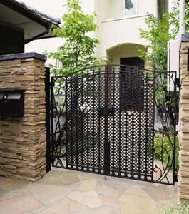 Puerta para casas de estilo moderno, 5000 mm de ancho, 3000 mm de alto, con recubrimiento en polvo y duradera para uso en exteriores. - Product Image 4