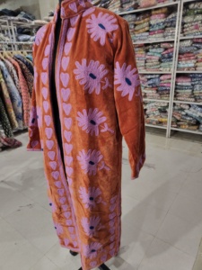 Veste longue en velours orange avec applique florale violette, col montant, manches longues, vêtements d'extérieur pour femmes pour l'hiver - Product Image 5