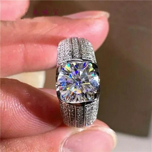 Anillo de Rodio Chapado en Plata de Ley 925 con Incrustaciones de Circonitas, Corte Redondo, Regalo de Compromiso y Aniversario para Ella y Él - Product Image 1