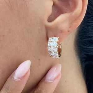 Boucles d'oreilles créoles ovales et en forme de poire pour femme, en or jaune 14 carats, avec diamants naturels, style Huggie, de luxe, pour mariée et anniversaire - Product Image 1