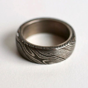 Bague en acier Damas faite à la main, motif personnalisé, bague de mariage pour homme et femme, bijoux confortables - Product Image 2