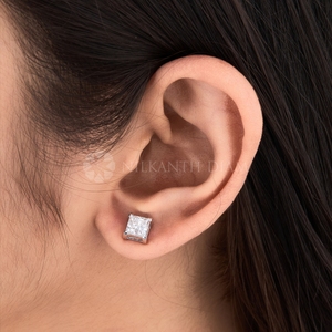Boucles d'oreilles élégantes en or blanc avec diamants de laboratoire taille princesse pour mariage et fiançailles pour femmes - Product Image 5
