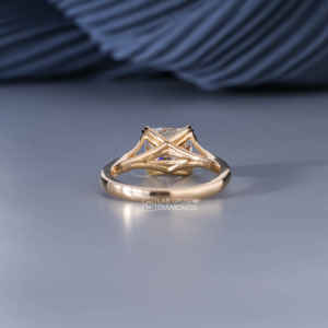 Anillo de Moissanita con Corte Princesa en Oro Amarillo de 14K para Mujer, Lujoso, 3.04 Quilates de Peso Total, 3.95 Gramos, Joyería Fina para Boda o Compromiso - Product Image 6