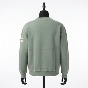 เสื้อสเวตเชิ้ตคอกลมสีเขียวเซจสำหรับผู้ชาย แขนยาว แต่งแถบผ้าแบบยูทิลิตี้ สไตล์ลำลอง สตรีทแวร์ - Product Image 3
