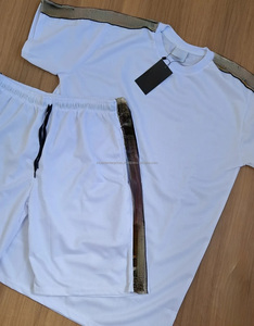 ชุดเซ็ตเสื้อผ้าขาสั้นคุณภาพสูงสำหรับทุกเพศ พร้อมบริการสกรีนโลโก้ตามแบบที่ต้องการ และงานปักโลโก้ด้วยเทคนิค Sublimation สำหรับฤดูร้อน - Product Image 2