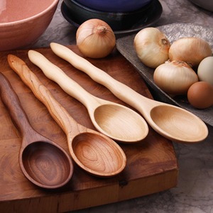 Cuillère de cuisine en bois naturel, fabriquée à la main, manche long, design minimaliste, cuillère de service en bois massif pour soupe, café, miel - Product Image 5