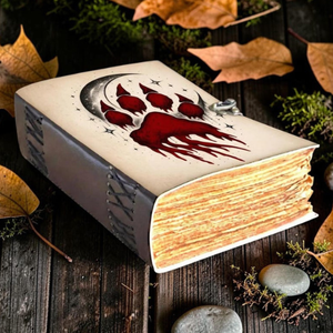 Grimorio de Cuero Personalizado de Hombre Lobo, 400 Páginas, Diario Vintage de Lobo, Diseño de Huella Sangrienta, Libro de Sombras, Papel con Borde Irregular - Product Image 4