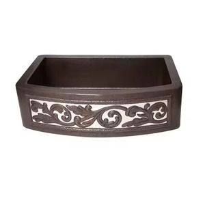 Évier de cuisine double cuve de 33 pouces en cuivre martelé, style ferme, avec façade à tablier antique et motif raisin en relief, à encastrer sous plan, en cuivre pur - Product Image 3