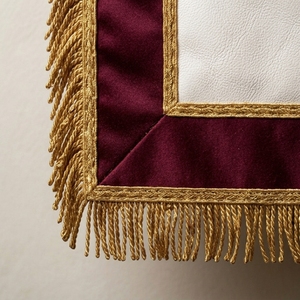 Tablier maçonnique en cuir brodé sur mesure avec franges et pompons dorés, résistant à l'eau, avec rabat carré en V - Product Image 5