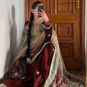 Ensemble Kurti Plazzo en Chinon de créateur avec broderie de sequins, disponible en trois couleurs, y compris un dupatta en organza imprimé. - Product Image 1