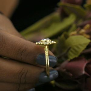Anillo de Compromiso con Diamante Cultivado en Laboratorio, Corte Brillante Redondo, RITZIN |   Anillo de boda con halo y engaste de circonitas |   Estilo Adorable para Mujer - Product Image 6