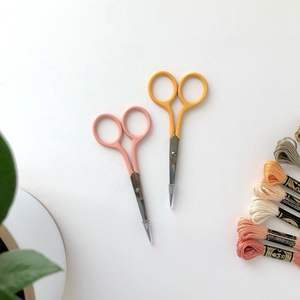 Tijeras profesionales para tejer al por mayor, proveedor de tijeras para enhebrar, alta calidad para punto de aguja, ganchillo, tejer y otras manualidades. - Product Image 2