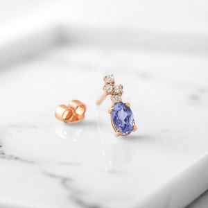 Boucles d'oreilles clous en saphir bleu taille ovale, argent sterling 925 plaqué or 14 carats, bijoux délicats pierre de naissance - Product Image 1