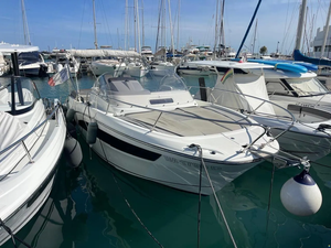 J-e-a-n-n-e-a-u C-a-p C-a-m-a-r-a-t 9.0 - Product Image 2