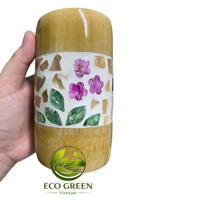 Vaso Tradicional de Bambú Pintado a Mano con Mujeres Vietnamitas y Linternas para Tiendas de Souvenirs, Regalos, Decoración Cultural y Venta al por Menor - Product Image 1