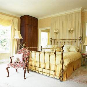 Cadre de lit indien en laiton fait main avec une finition riche, un support robuste et un style de décoration de chambre inspiré du patrimoine - Product Image 3