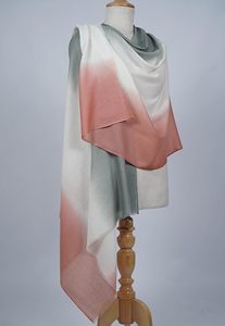 Estola de Cachemira y Lana Fina con Degradado de Tres Tonos, Suave y Ligera, Elegante y a la Moda para Fiestas, Festivales y Uso Diario - Product Image 4
