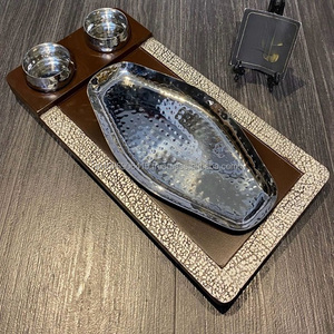 Plateau à collation élégant et luxueux en bois avec bols de service pour les occasions festives, fabriqué dans le Maharashtra, Inde, par K S Exports - Product Image 1