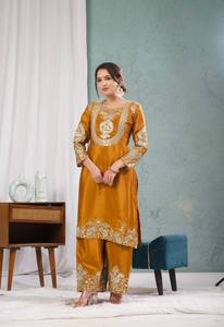 Robe traditionnelle indienne et pakistanaise pour femmes, en soie moutarde brodée, longueur cheville, avec bordure blanche, coupe classique - Product Image 3