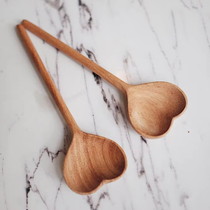 ช้อนไม้รูปหัวใจ 16 ซม. แกะสลักด้วยมือจากไม้แอช อะคาเซีย ไม้เรดวูด และไม้ขนุน ของตกแต่งร้านกาแฟและเครื่องใช้บนโต๊ะอาหารสไตล์วินเทจ - Product Image 1