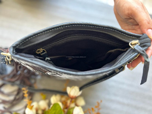 Nuevo bolso cruzado de cuero con pelo de alta calidad para mujer, bolso de hombro con flecos de gamuza de estilo occidental, bolso de piel de vaca al por mayor - Product Image 4