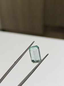 Esmeralda verde octogonal de 6.15 ct, piedra preciosa natural para anillos de compromiso personalizados al mejor precio - Product Image 2