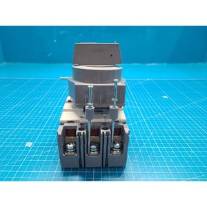 Disjoncteur différentiel LS ELECTRIC ELCB 3P / 100A / 100AF EBS 103b 100A, d'occasion, pièces d'équipement semi-conducteur de génération précédente - Product Image 6