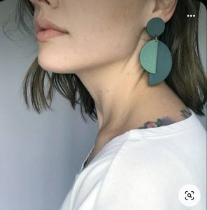 Boucles d'oreilles en résine faites à la main pour femmes, bijoux légers et tendance, boucles d'oreilles colorées pour tous les jours, les fêtes, les mariages - Product Image 2