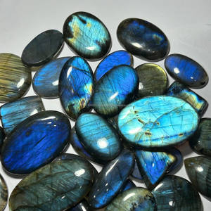 Cabochon en Labradorite naturelle faite à la main pierre précieuse en vrac de forme et de taille mélangées pour la fabrication de bijoux - Product Image 2