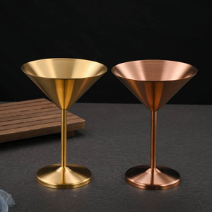 Copa de Martini de Acero Inoxidable 304 con Logotipo Personalizado, Taza de Vino Metálica en Forma de V, Portátil, Ecológica y Duradera para Uso en Hoteles y Bares - Product Image 1