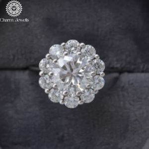 Bague de fiançailles en moissanite pour femme Charm_Jewells, coupe coussin, style fleur, plaqué or 18 carats, design classique, certifiée IGI - Product Image 6