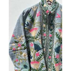 Chaqueta Suzani de Terciopelo Gris, Bordado Uzbeko, Chaqueta Corta Unisex con Forro Interior de Algodón, Chaqueta Boho Chic, Regalos para Mujer - Product Image 3