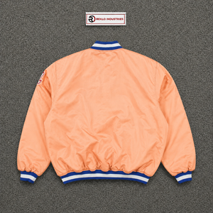 Veste universitaire en satin rose pêche avec col, poignets et ceinture côtelés rayés bleu et blanc, veste brillante haut de gamme personnalisée en gros - Product Image 6